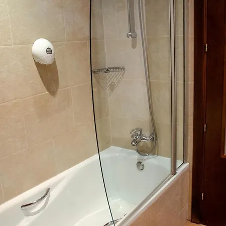 Albares Hotel 3*