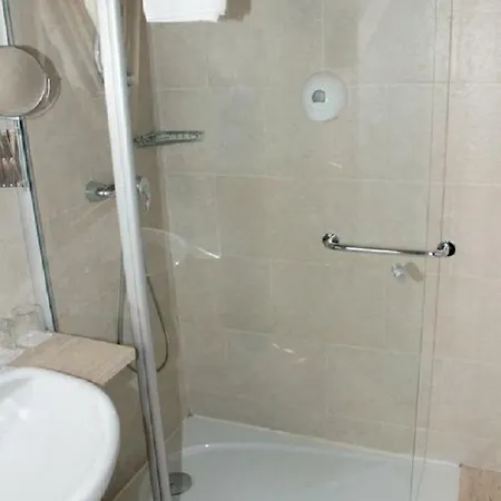 Albares Hotel