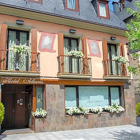 Hotel Albares 3*