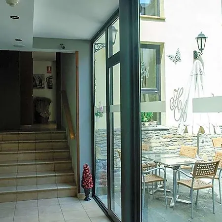 Albares Hotel 3*