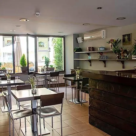 Albares Hotel
