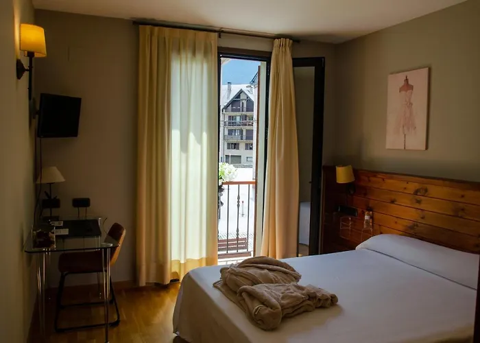 Hotel Albares 3*