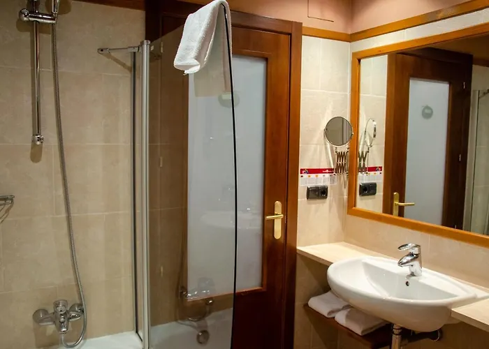 Hotel Albares 3*