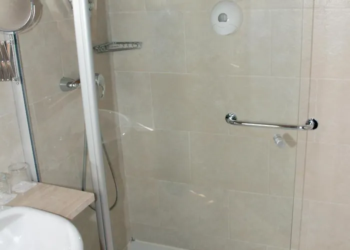 Albares Hotel