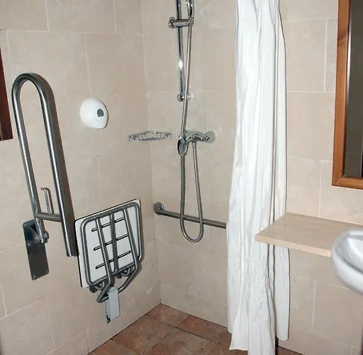 Hotel Albares 3*